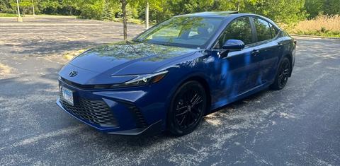 Toyota Camry Hybrid 2026