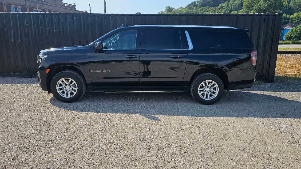 Chevrolet Suburban 2023 in Kansas City, MO