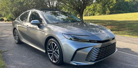 Toyota Camry Hybrid 2025