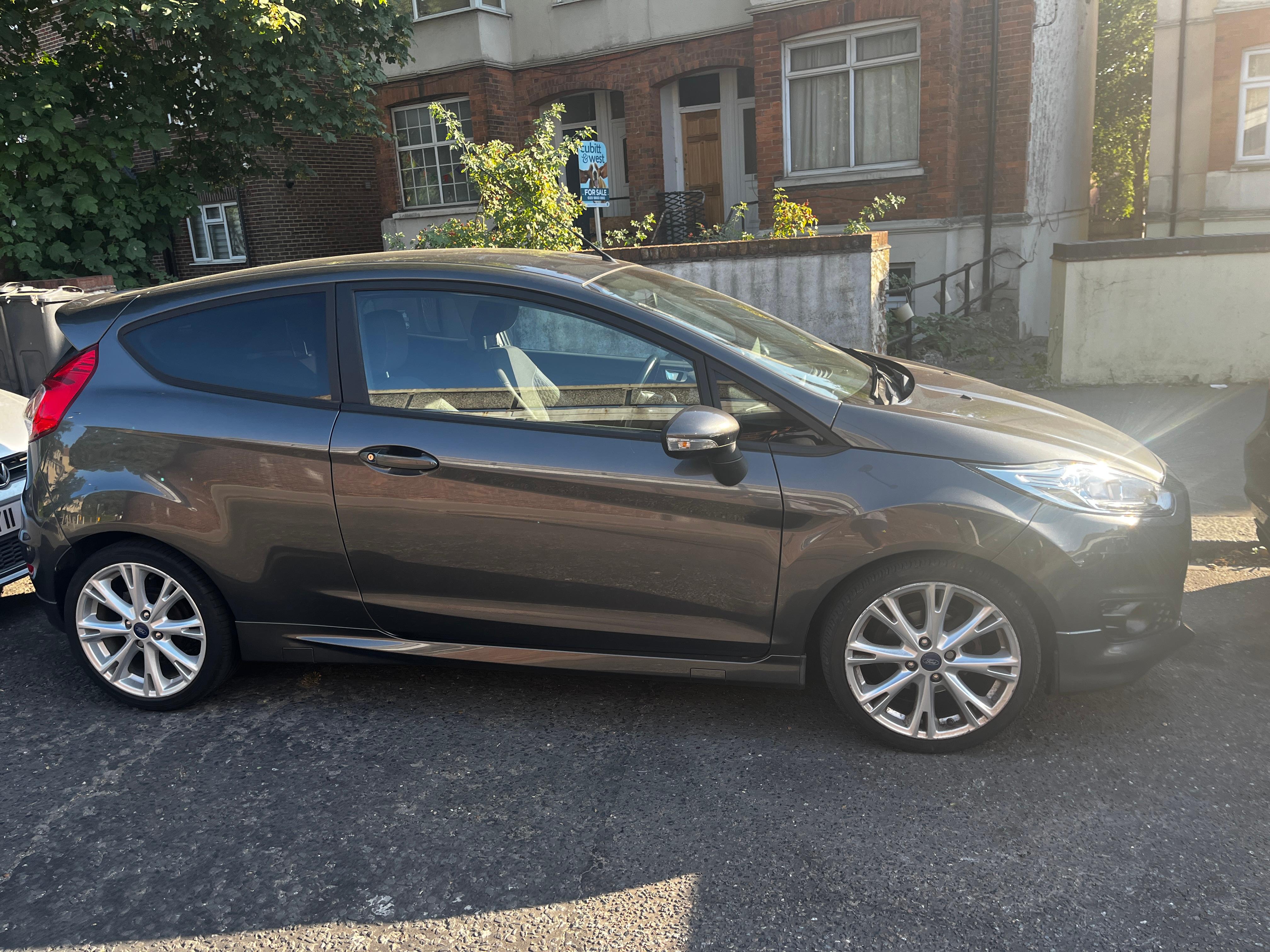 Ford Fiesta 2016 in Purley