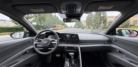 Hyundai Elantra 2025