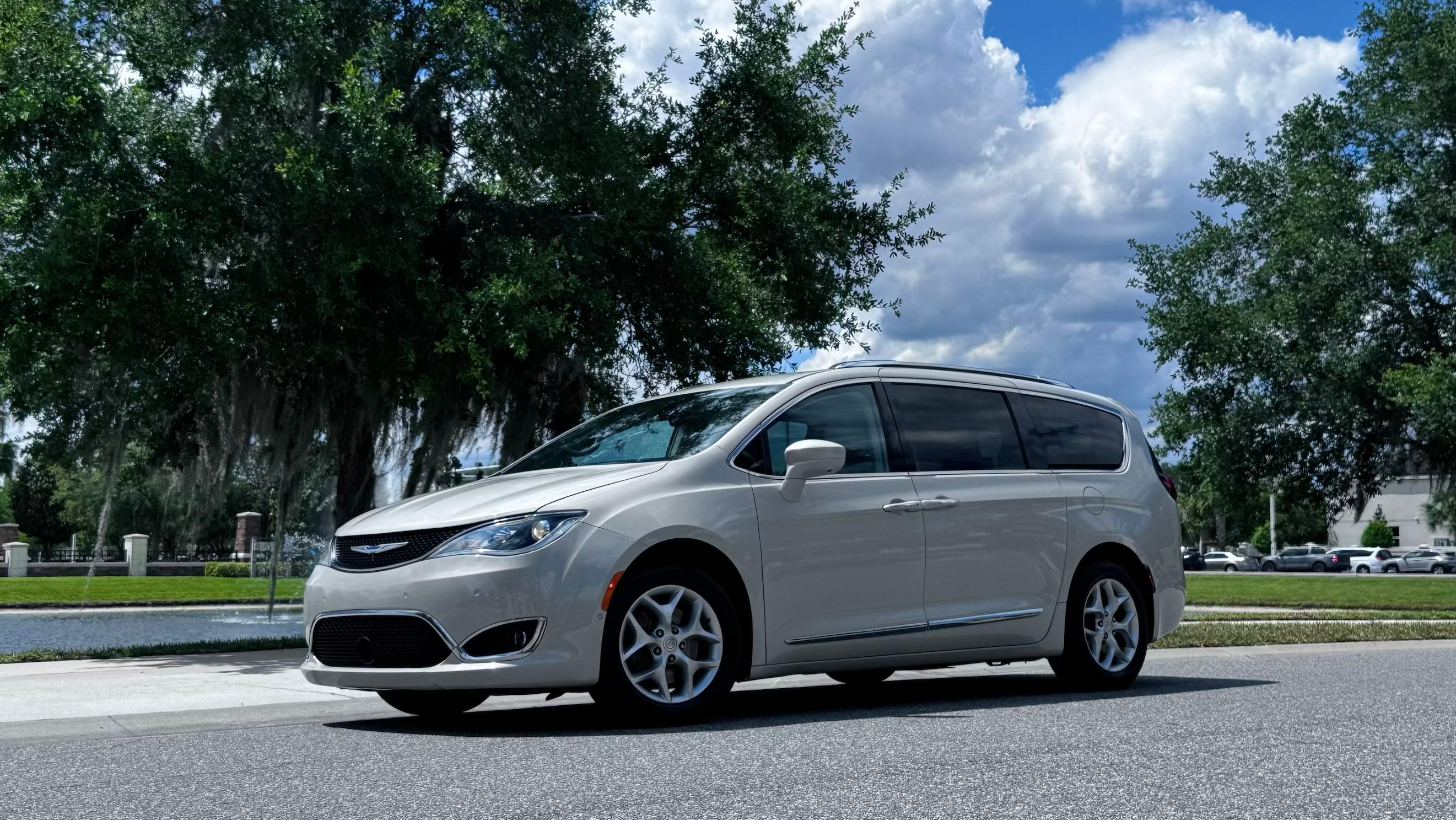 Chrysler Pacifica 2019 in Orlando, FL