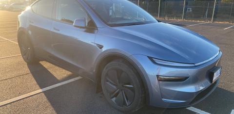 Tesla MODEL Y 2025