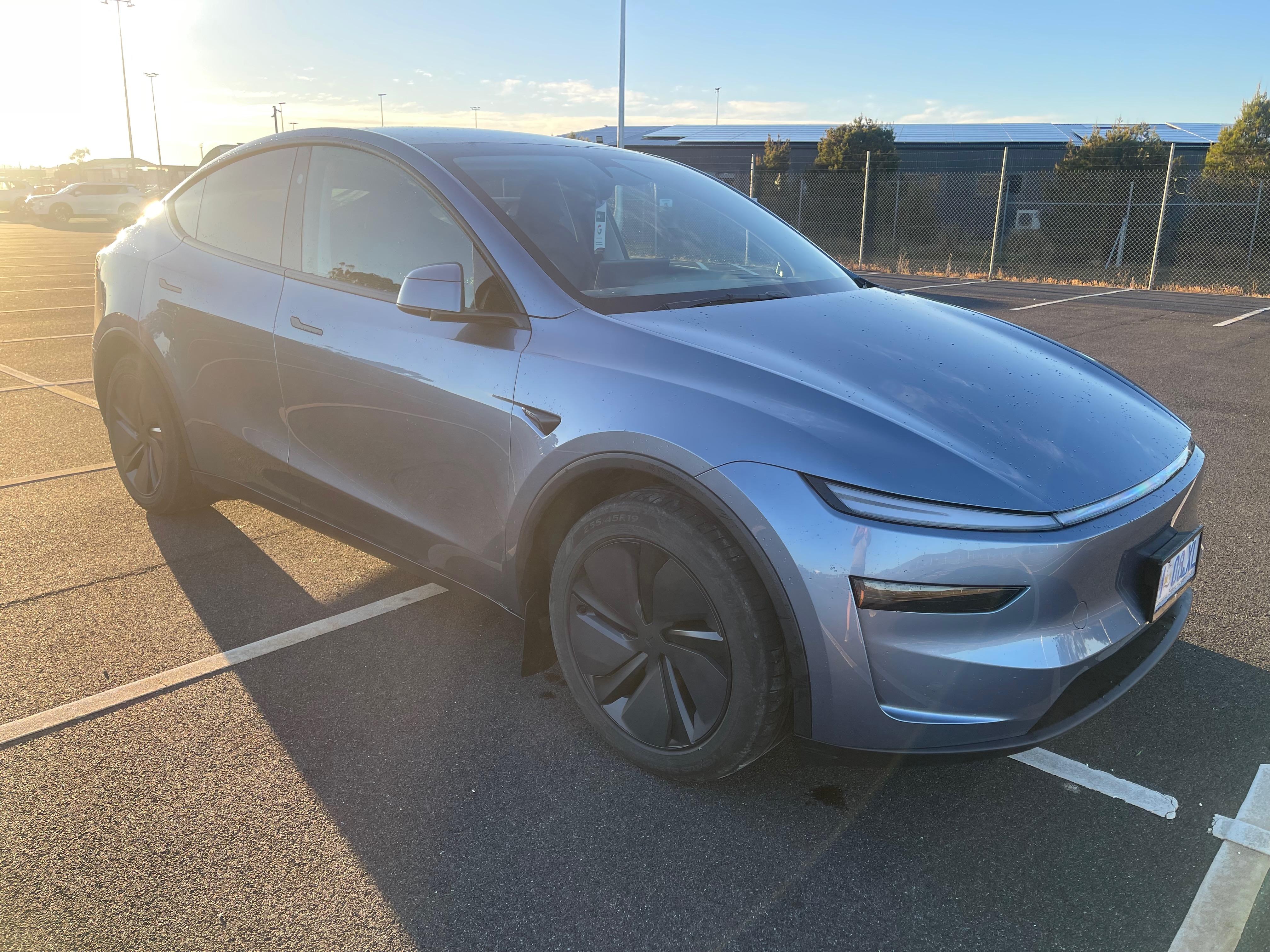 Tesla MODEL Y 2025 in 