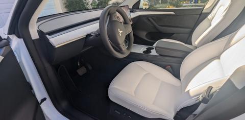 Tesla Model Y 2025