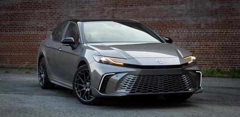 Toyota Camry Hybrid 2025