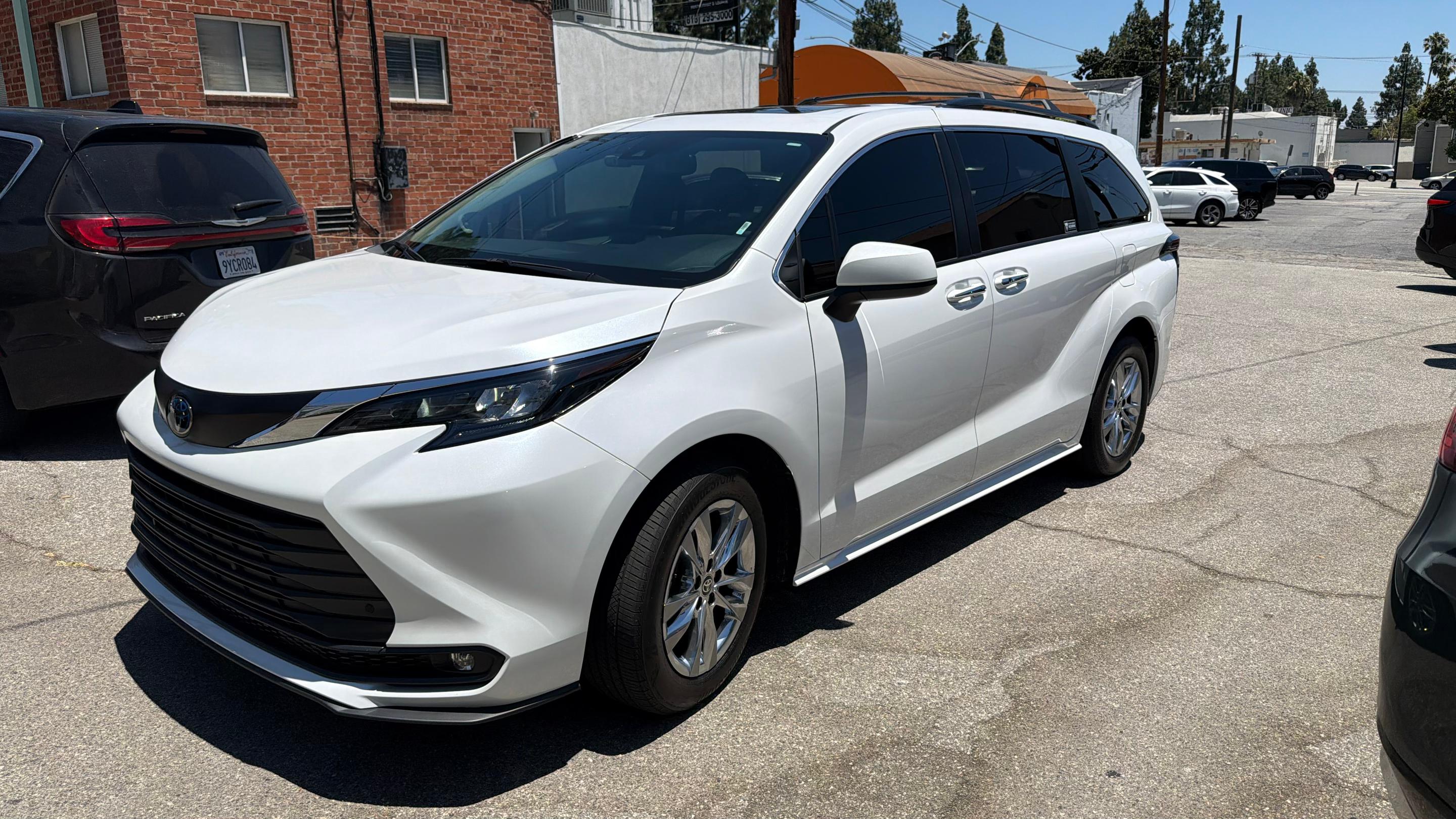 Toyota Sienna 2025 in Los Angeles, CA