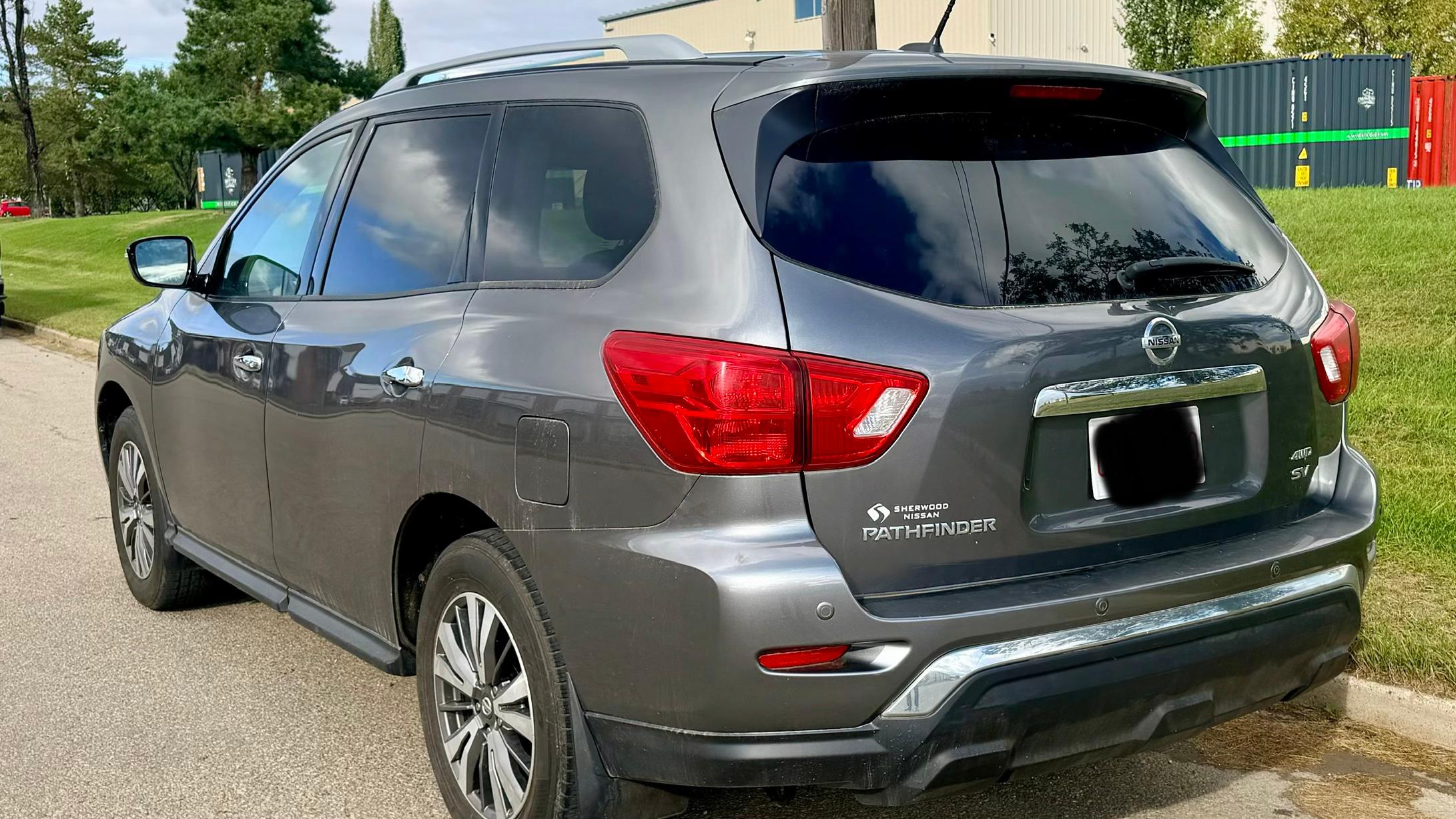 Nissan Pathfinder 2017 in Edmonton, AB