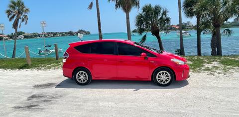 Toyota Prius v 2017
