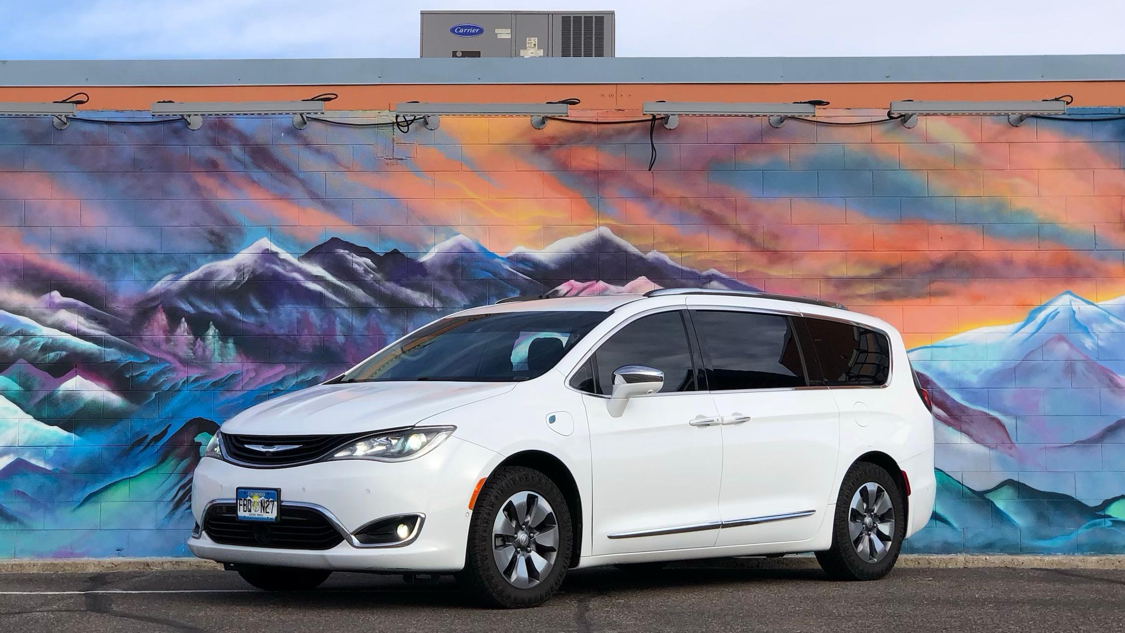 Chrysler Pacifica 2018 in Denver, CO