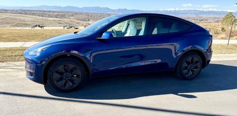 Tesla Model Y 2025