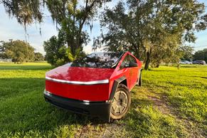 Tesla Cybertruck 2024 in Kissimmee