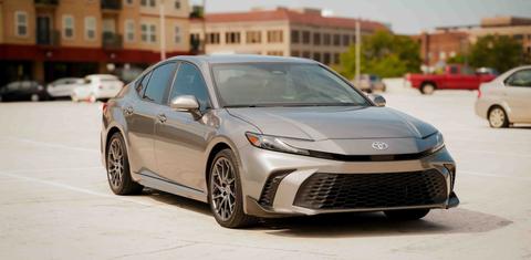Toyota Camry Hybrid 2025