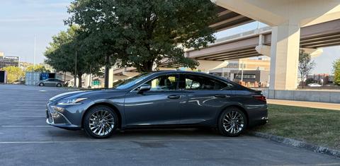 Lexus ES 2025