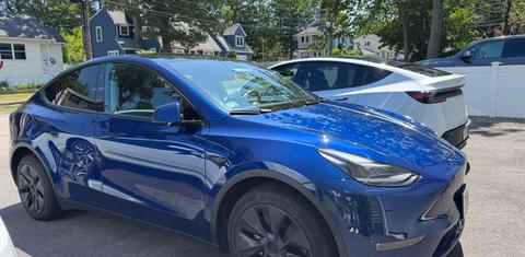 Tesla Model Y 2025