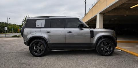 Land Rover Defender 2024