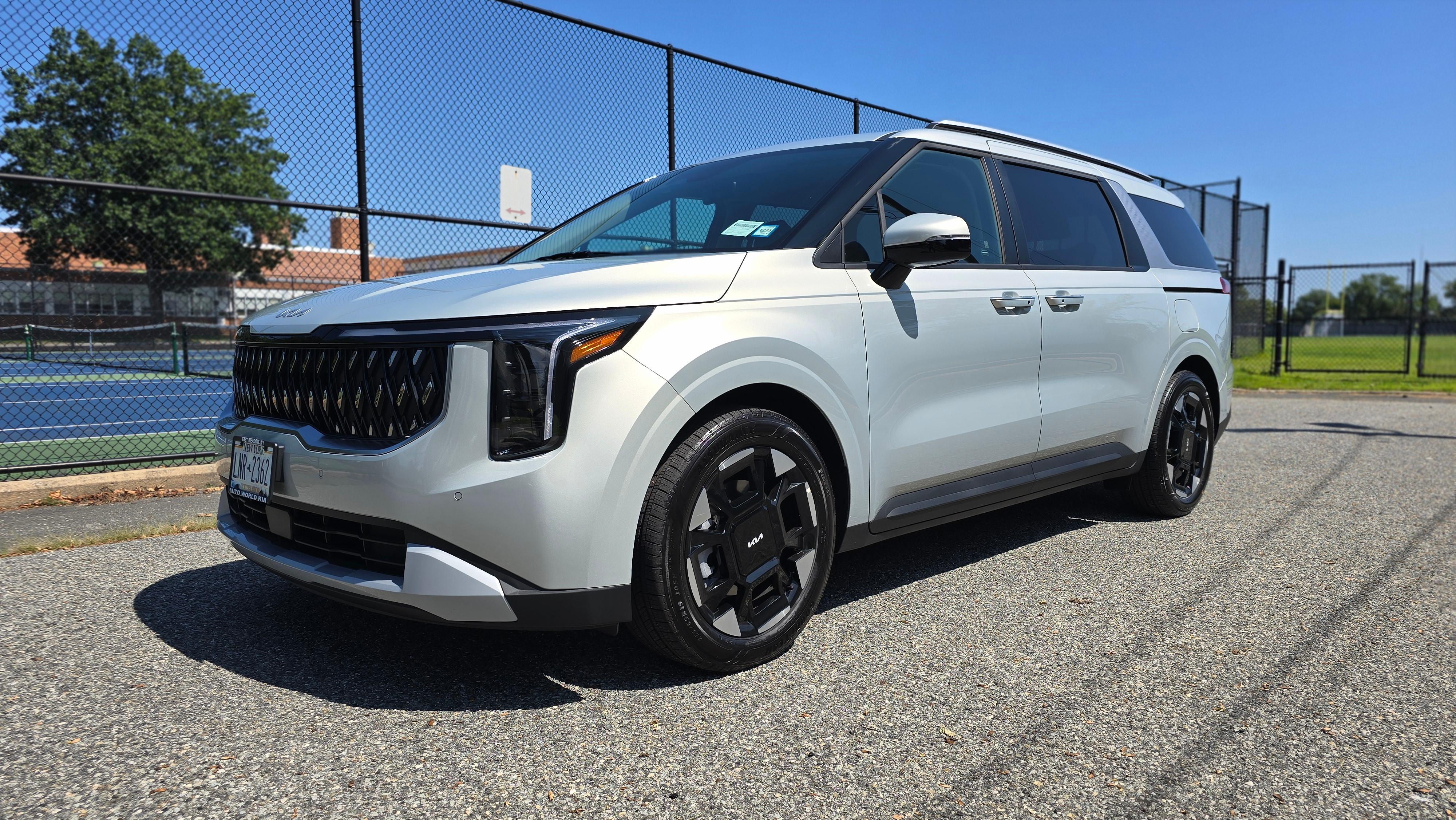 Kia Carnival 2025 in Flushing, NY