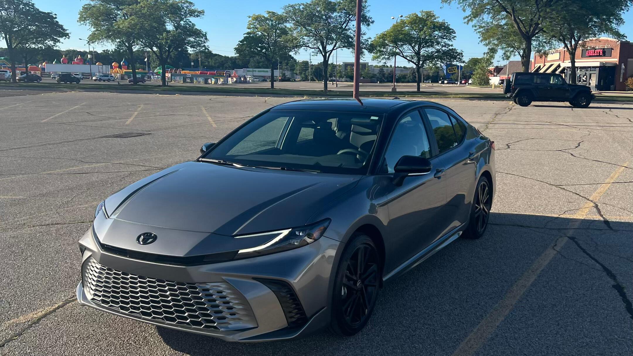 Toyota Camry Hybrid 2025 in Canton, MI