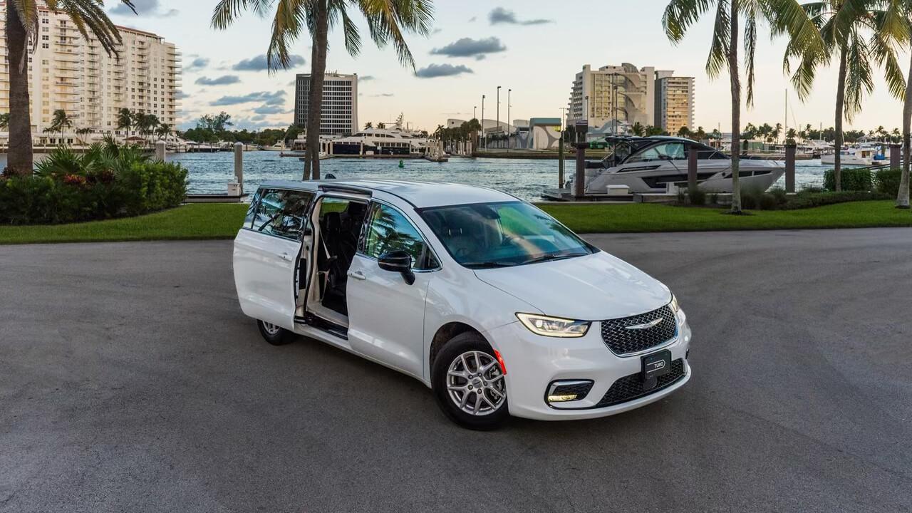 Chrysler Pacifica 2024 in 