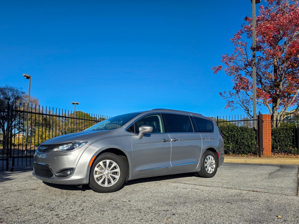 Chrysler Pacifica 2019 in Hapeville, GA