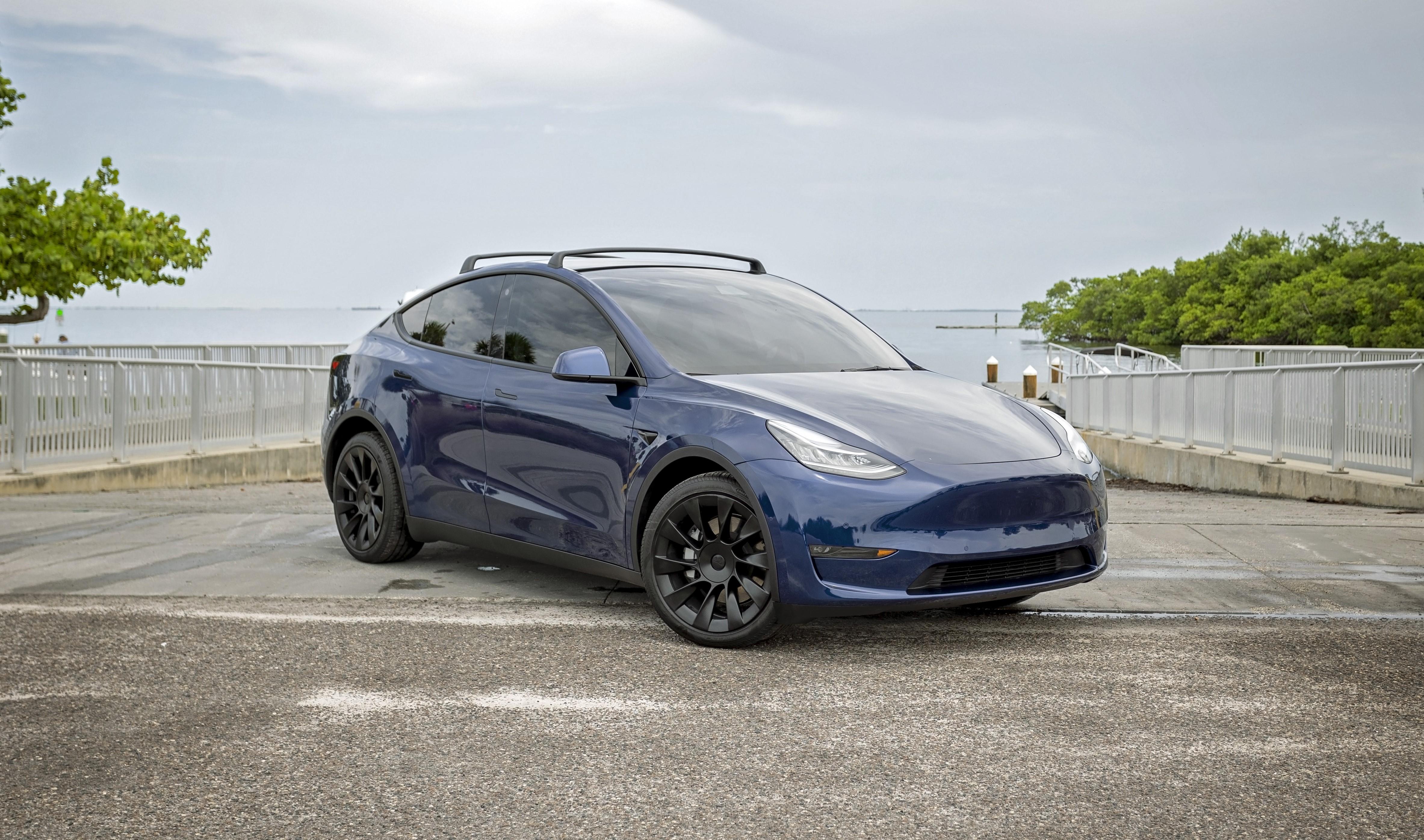Tesla Model Y 2021 in Ruskin, FL