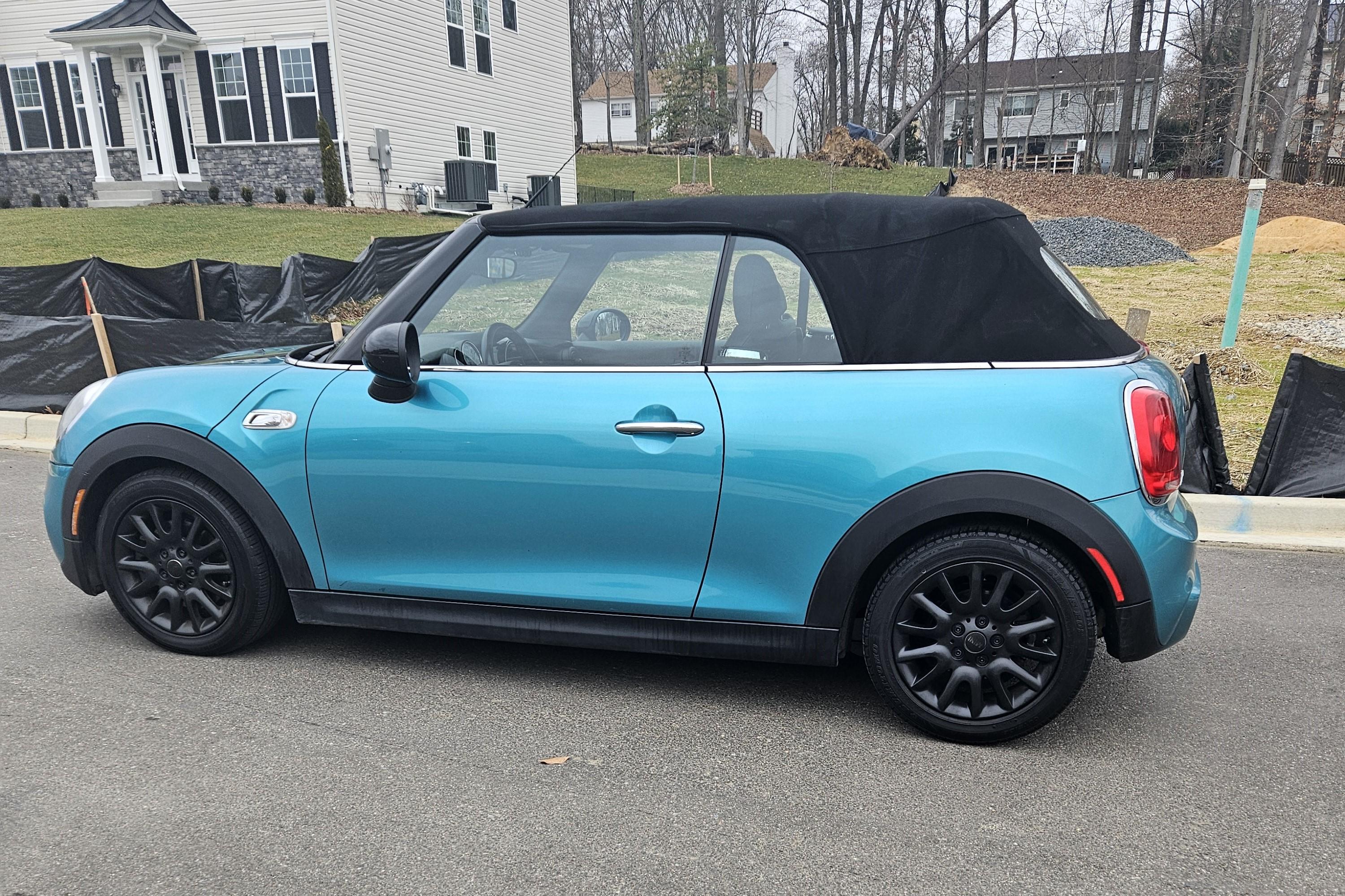 MINI Convertible 2016 in Clinton, MD