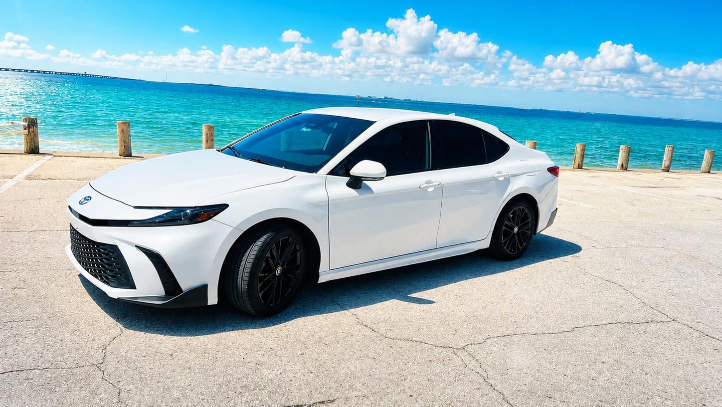 Toyota Camry Hybrid 2025 in Tampa, FL