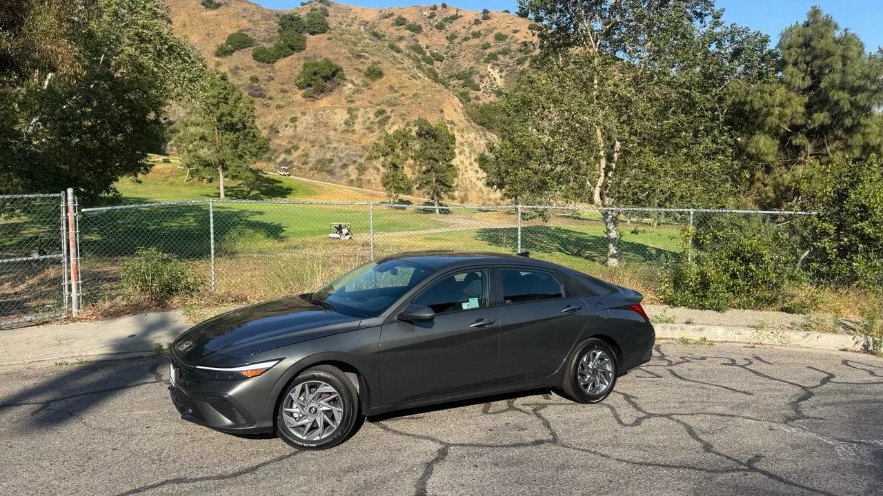 Hyundai Elantra Hybrid 2025 in Hawthorne, CA