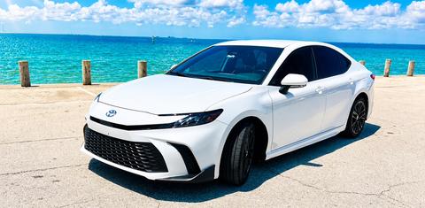 Toyota Camry Hybrid 2025