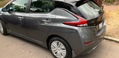 Nissan LEAF 2025