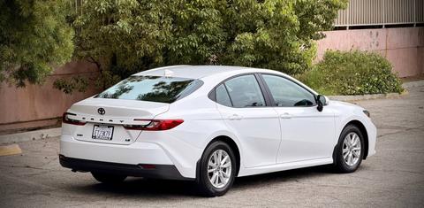Toyota Camry Hybrid 2026