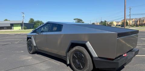 Tesla Cybertruck 2025