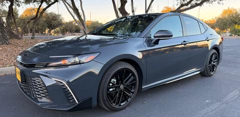 Toyota Camry Hybrid 2025