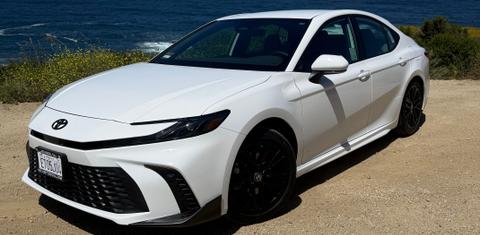 Toyota Camry Hybrid 2026