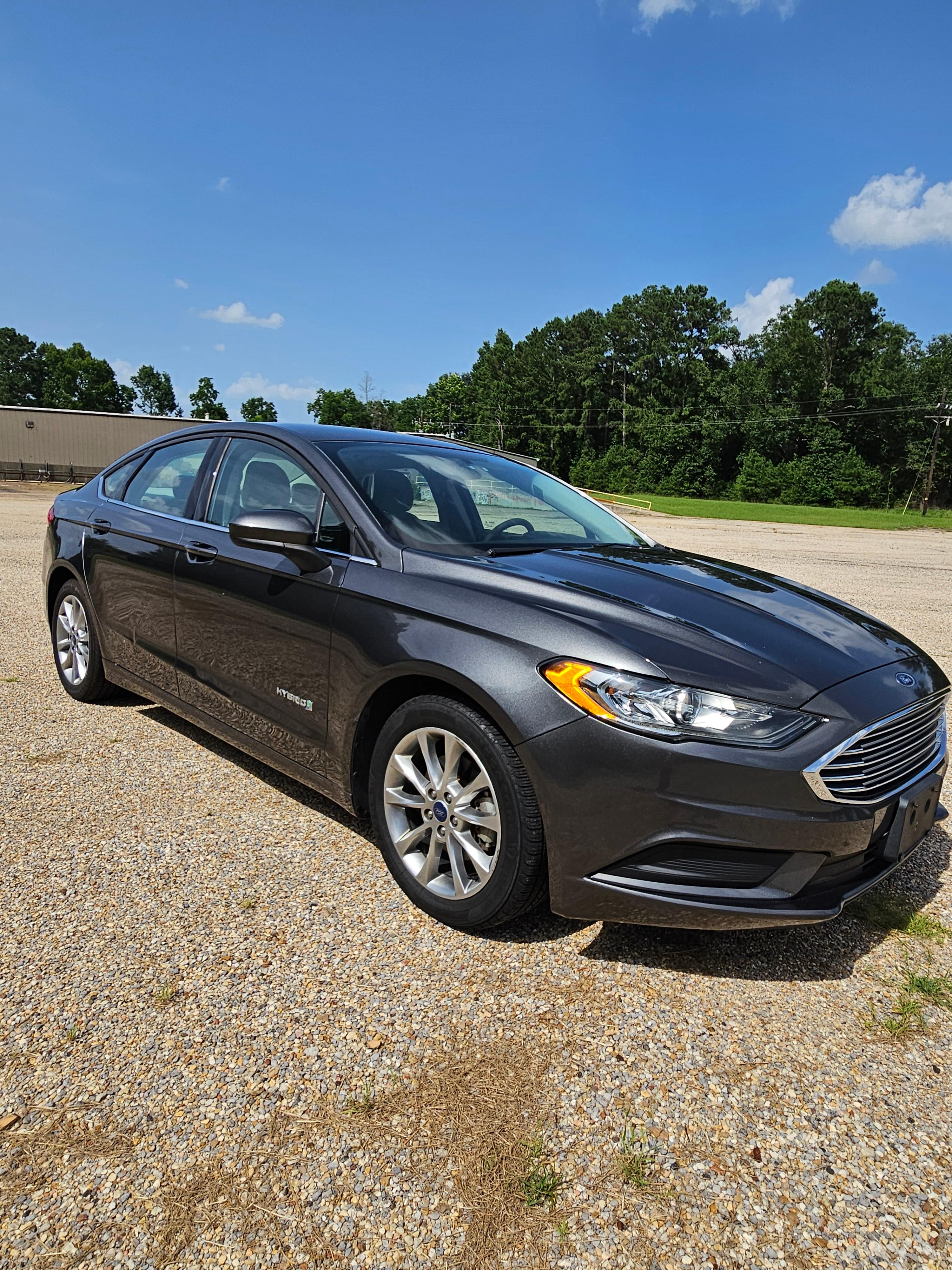 Ford Fusion Hybrid 2017 in Leesville, LA