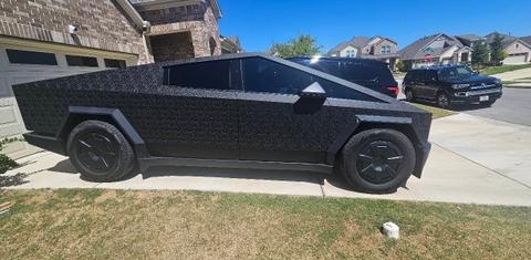 Tesla Cybertruck 2025