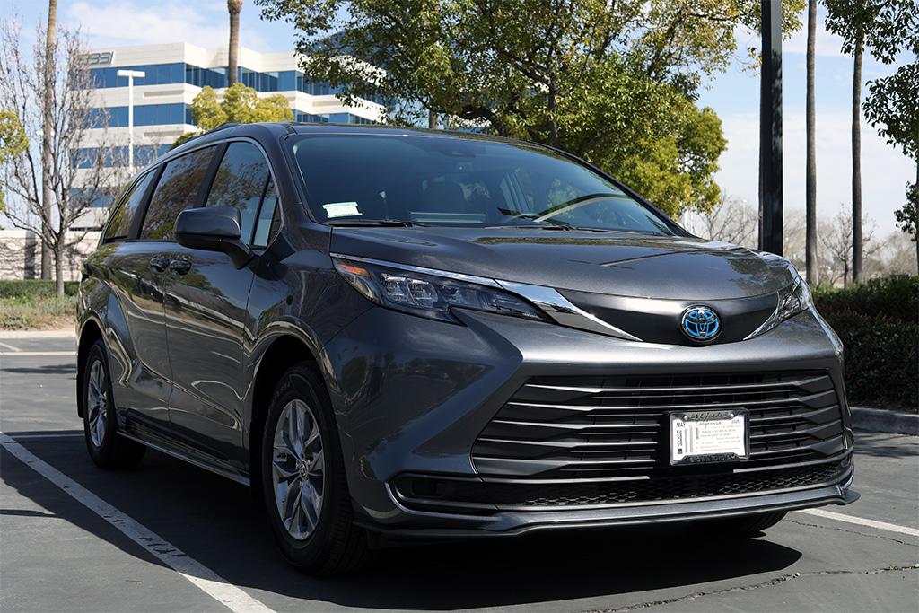 Toyota Sienna 2025 in Ontario, CA