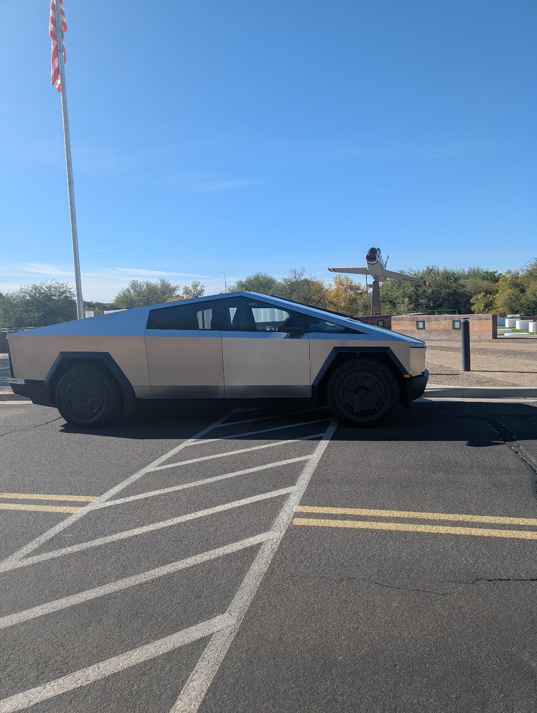 Tesla Cybertruck 2024 in Chandler, AZ