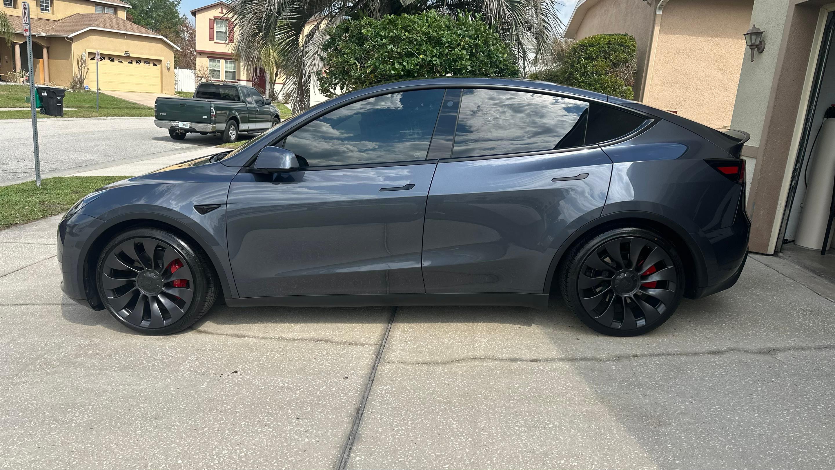 Tesla Model Y 2023 in Orlando, FL