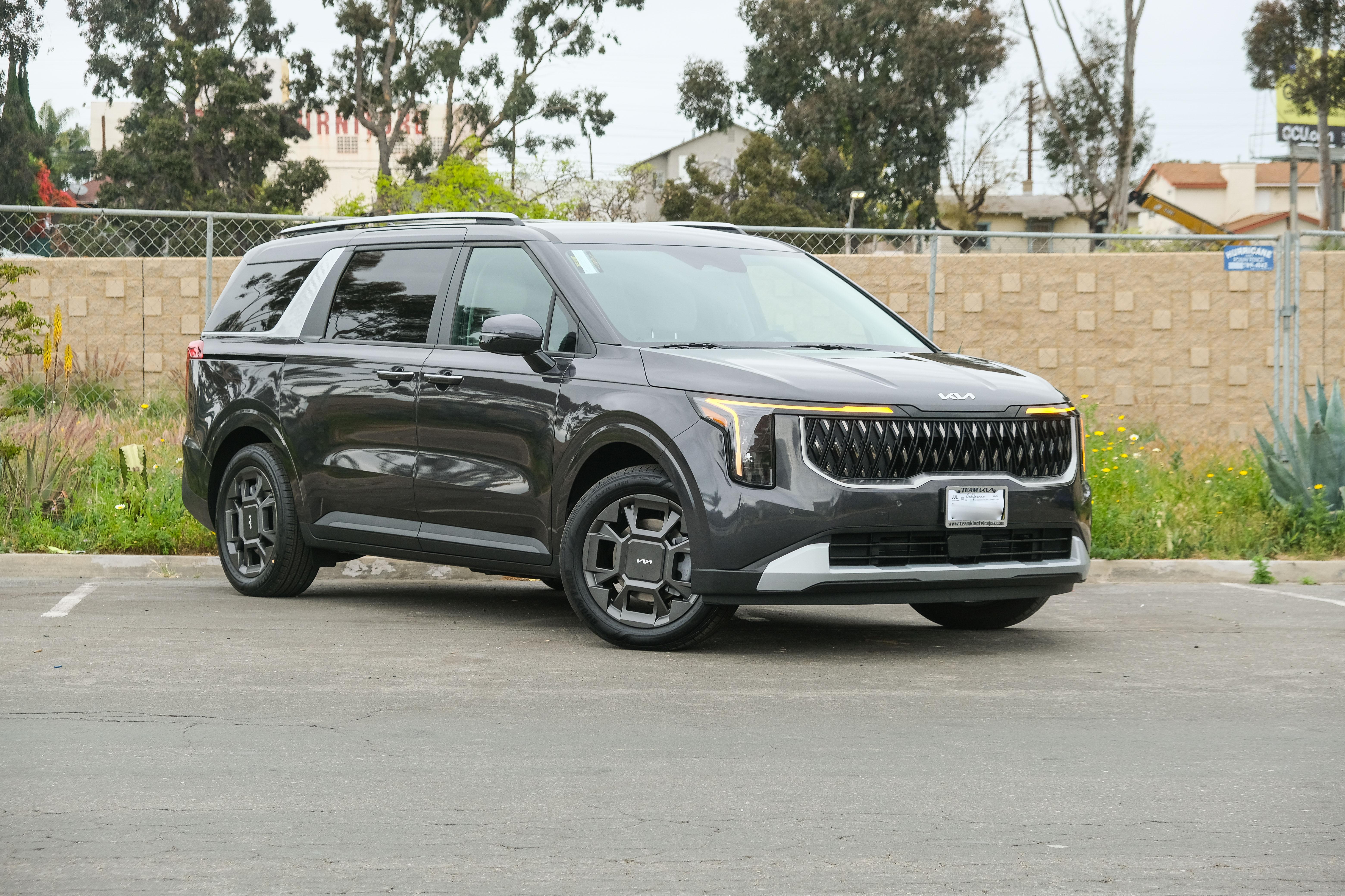Kia Carnival Hybrid 2025 in 