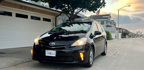 Toyota Prius v 2012