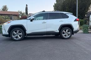 Toyota RAV4 Hybrid 2020 in Burbank
