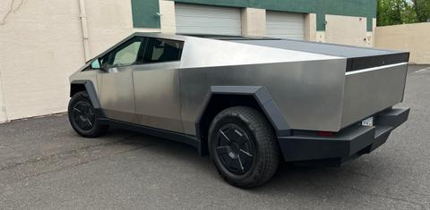 Tesla Cybertruck 2025