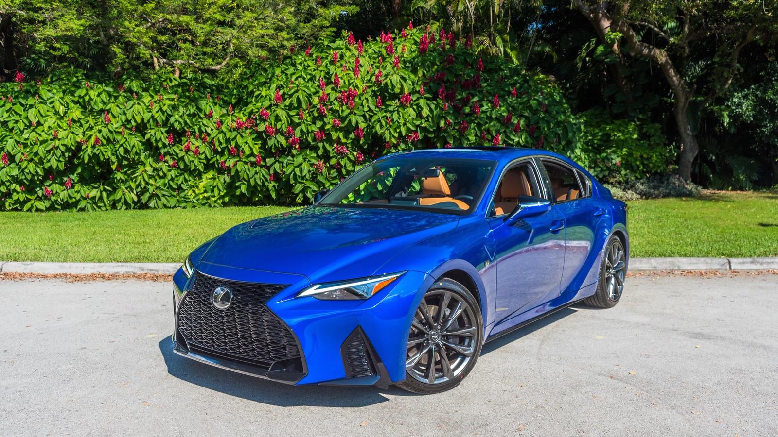Lexus IS 2025 in 