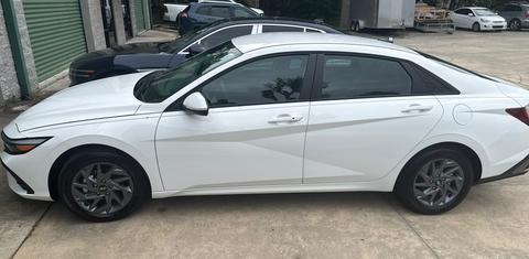 Hyundai Elantra Hybrid 2026