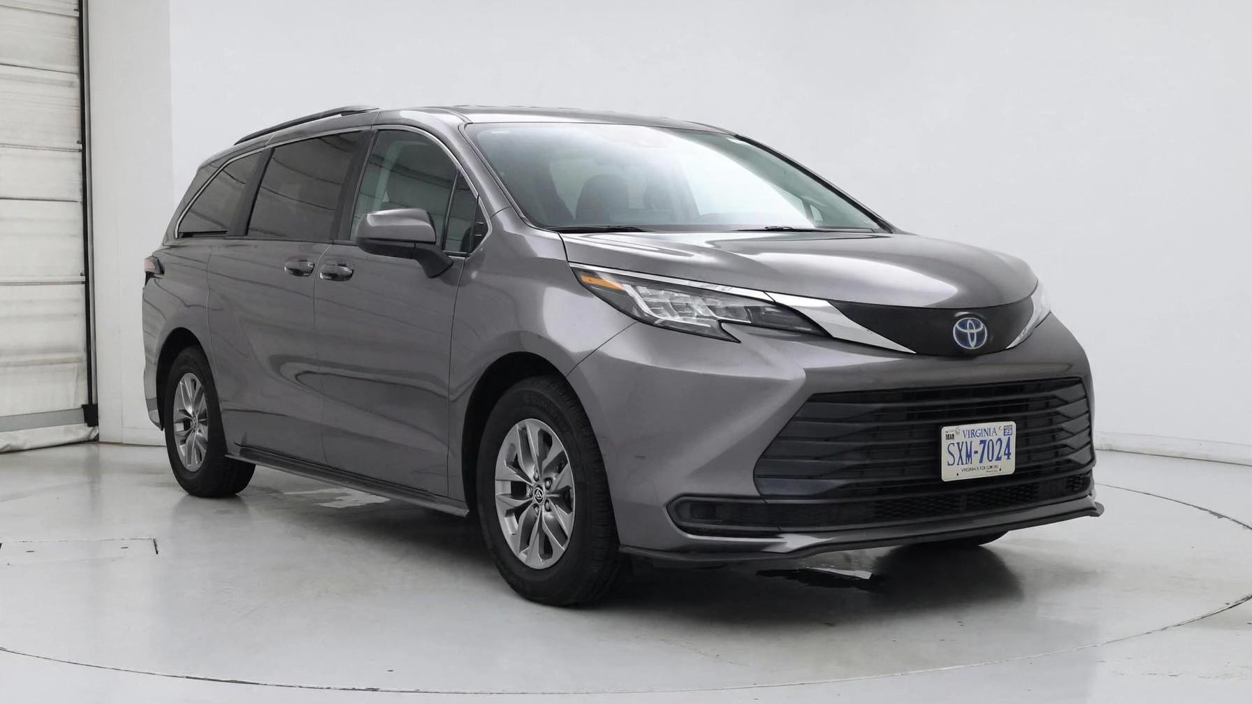 Toyota Sienna 2021 in Herndon, VA