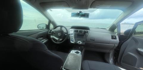 Toyota Prius v 2014