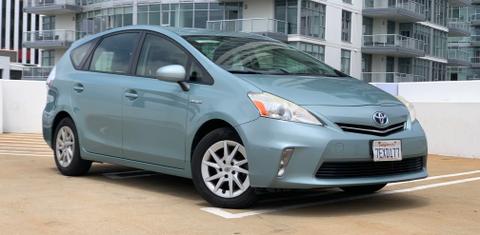 Toyota Prius v 2014