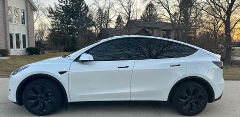 Tesla Model Y 2025