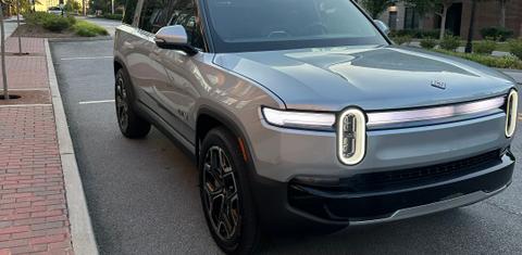 Rivian R1S 2025